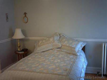 Four Creeks Bed & Breakfast Girard Zimmer foto